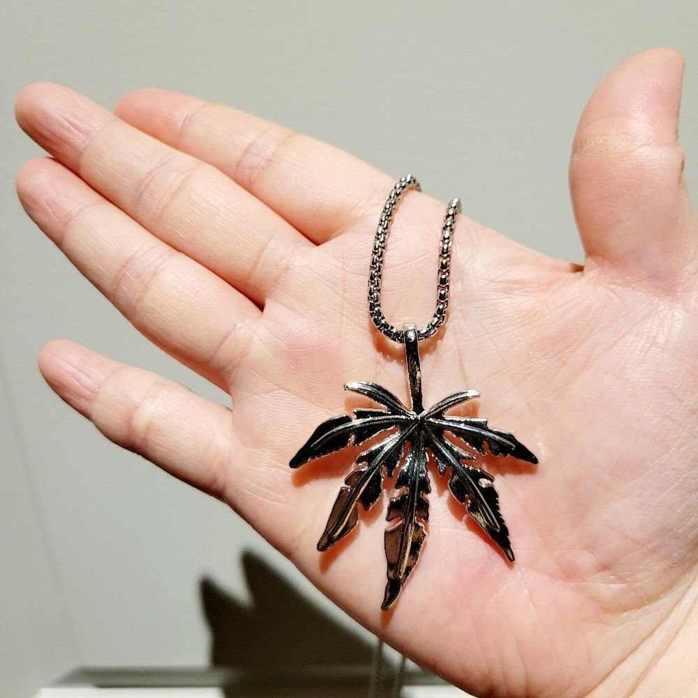 Brand New Leaf Silver Necklace - Picture 3 of 8